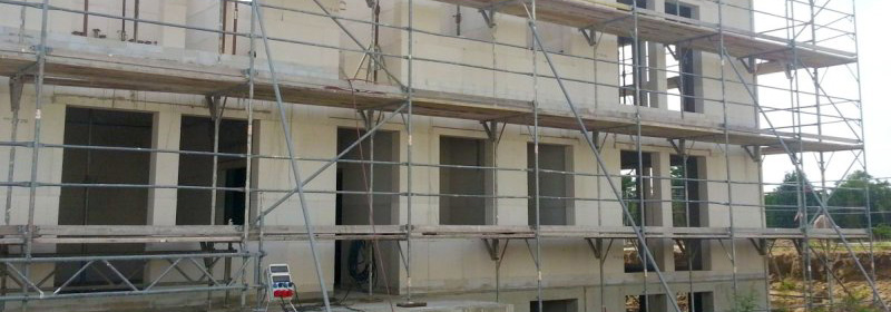 eingerüsteter Rohbau