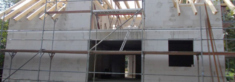 eingerüsteter Rohbau